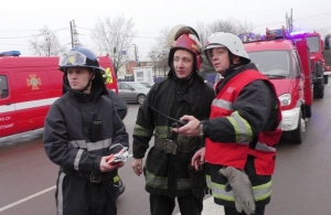 Житомирські рятувальники провели навчання в «Епіцентрі»: гасили умовну пожежу. ФОТО