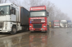 Через ожеледь у Житомирській області обмежили рух вантажівок та автобусів