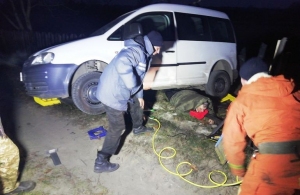 На Житомирщині чоловік потрапив під кузов власної автівки. ФОТО