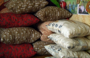 Волонтери подарували Житомирському геріатричному пансіонату подушки і білизну: все пошили власноруч. ВІДЕО