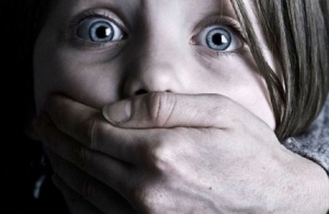 На Житомирщині судили педофіла, що розбещував свою 3-річну племінницю