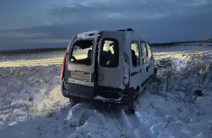 У Житомирській області перекинувся Renault Kangoo: троє постраждалих в лікарні. ФОТО