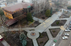 Новий бульвар у Житомирі переживає реконструкцію: без високих дерев, але з новою плиткою. ФОТО