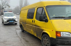 «Попереджували про кримінальну відповідальність»: у Житомирі полісмени затримали водія-хабарника