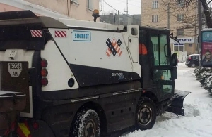 Сніжний циклон дійшов до Житомира: на вулицях працює техніка