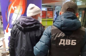 Лідера житомирського наркоугруповання екстрадували до України і відразу затримали в аеропорту