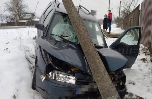 У Житомирській області п'яний водій збив пішохода і бетонний стовп