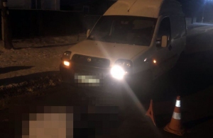 В передмісті Житомира жінка потрапила під колеса авто: від отриманих травм вона померла