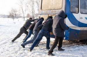 У Житомирській області через потужний снігопад скасували десятки автобусних рейсів
