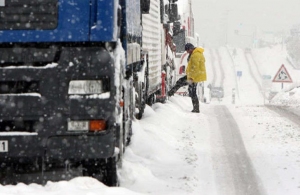 Через негоду на Житомирщині обмежили рух вантажівок: список доріг