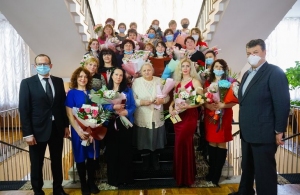 У Житомирі 25 жінок нагородили почесним званням «Мати-героїня». ФОТО