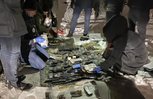 Правоохоронці затримали жителя Житомирщини, який в столиці торгував зброєю. ФОТО
