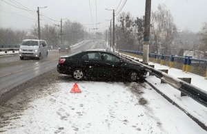 ДТП на Чуднівському мосту в Житомирі: Ford виїхав на зустрічну смугу і зіткнувся з Toyota. ФОТО