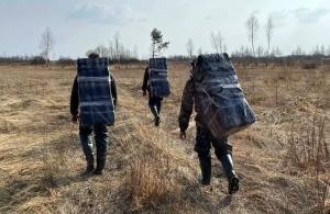 Житомирські прикордонники затримали контрабандистів, що намагалися пронести в Україну російськи медикаменти. ФОТО