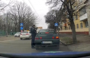 У Житомирі патрульні оштрафували п'яного водія, а його автівку евакуювали