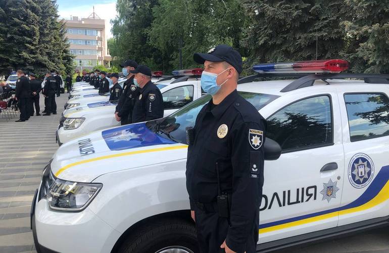 На улицах города должно стать безопаснее: Геращенко представил в Житомире полицейских офицеров громады