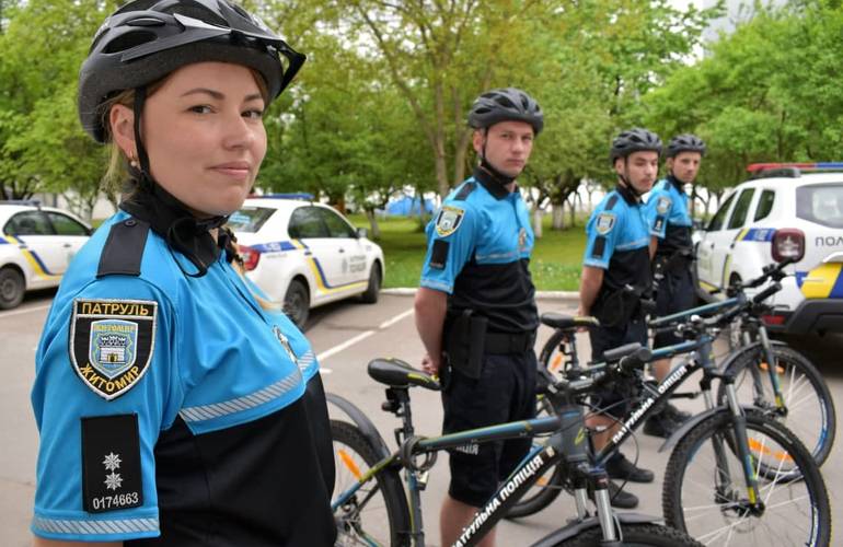 Улицы Житомира снова будут патрулировать полицейские на велосипедах. ФОТО