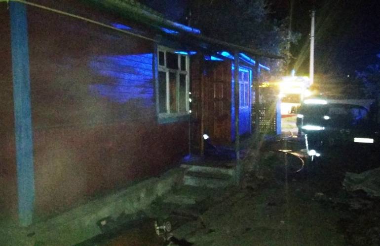 В Житомирской области в охваченном огнем доме погибли отец и сын