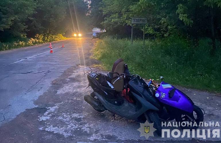 На дороге в пригороде Житомира не разъехались мопеды и мотоцикл: два водителя в больнице. ФОТО