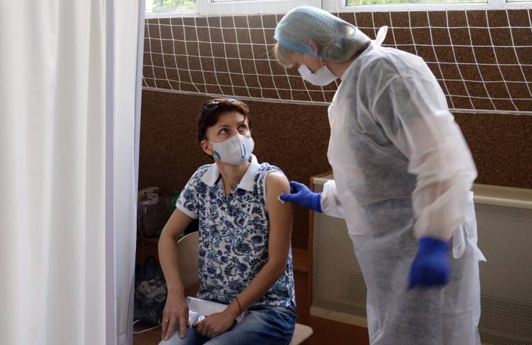 В Житомире открыли Центр вакцинации: в первый день прививки сделали почти 1300 горожан. ФОТО