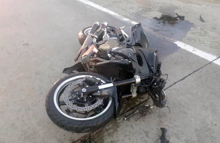 Молодой мотоциклист разбился на трассе в Житомирской области