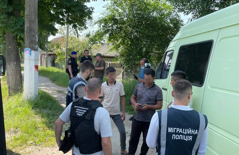 В Житомире задержали нелегальных мигрантов из Узбекистана. ФОТО