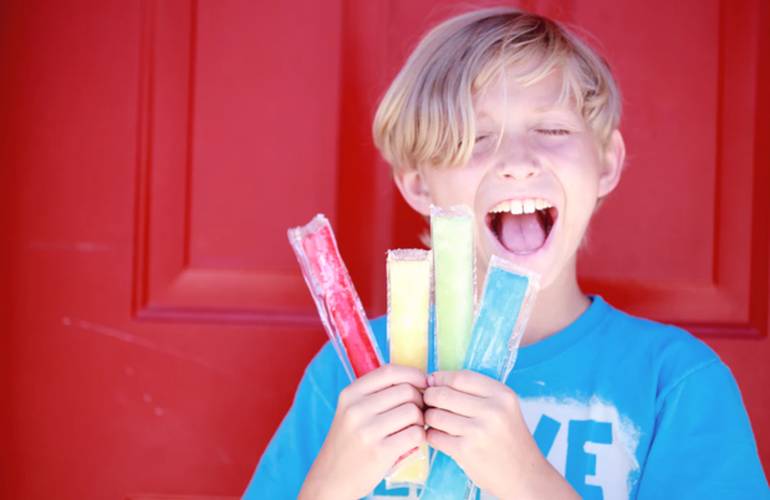 В магазинах Житомира появился энергетик под видом мороженого: почему его опасно употреблять детям