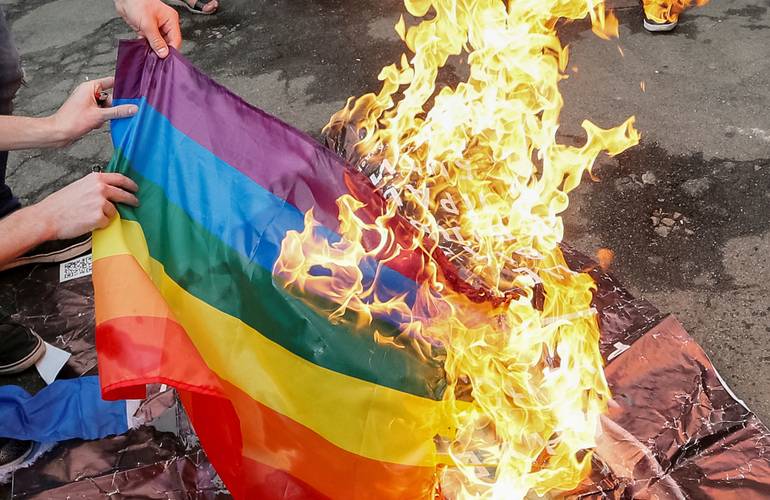 В Житомире развесили листовки, пропагандирующие убийство гомосексуалистов. ФОТО