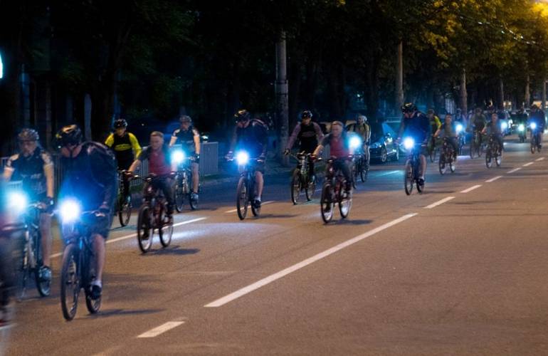 Велосипедистов приглашают на вечернюю экскурсию по Житомиру
