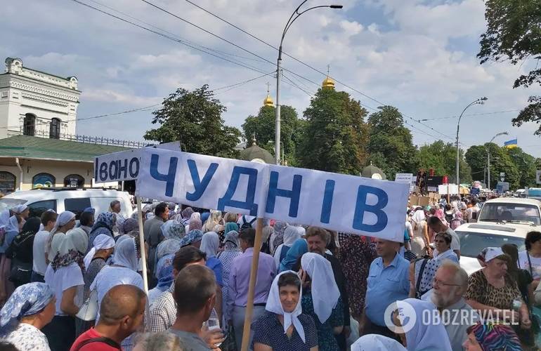 Тысячи людей без масок и пробки. Как в Киеве прошел крестный ход Московского патриархата. ФОТОРЕПОРТАЖ