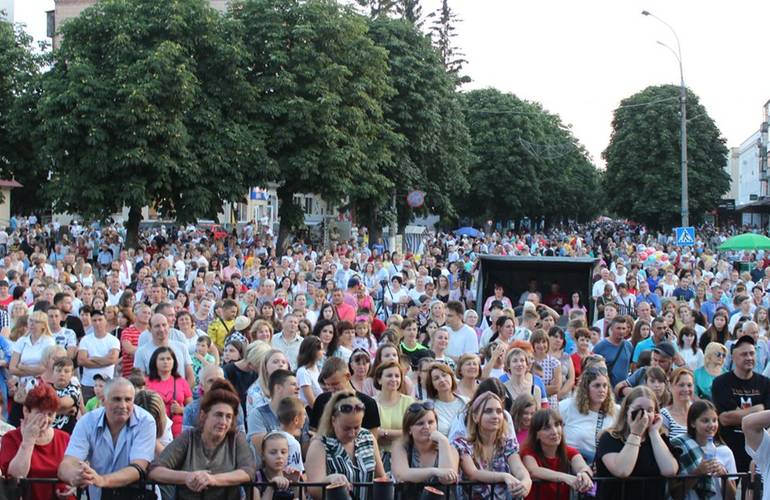 Установили рекорд: на Житомирщине тысячи людей читали вслух произведение Леси Украинки