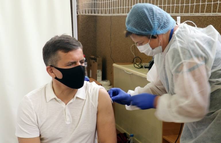 Сергей Сухомлин ответил антивакцинаторам: Не хочешь вакцинироваться, тогда живи не в социуме