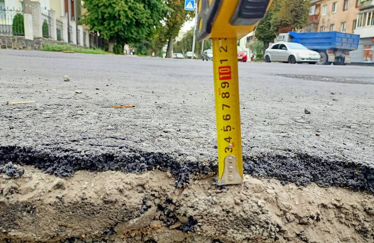 После жалоб житомирян на улице Рихтера проверили качество ремонта дорожного покрытия. ФОТО