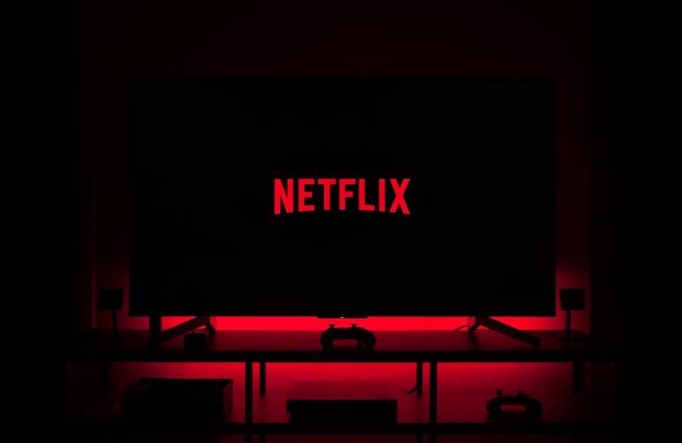 Стриминговий сервис Netflix запустил украиноязычную версию и дублировал некоторые сериалы