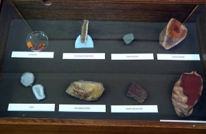 Декоративне каміння та метеорит: в Житомирському краєзнавчому музеї відкрили нову виставку