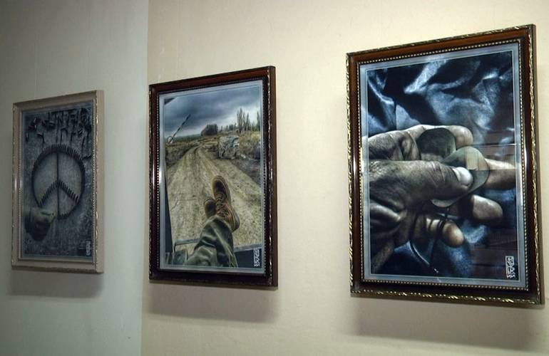 Атмосфера военных будней: в Житомире открыли выставку фотографий с фронта