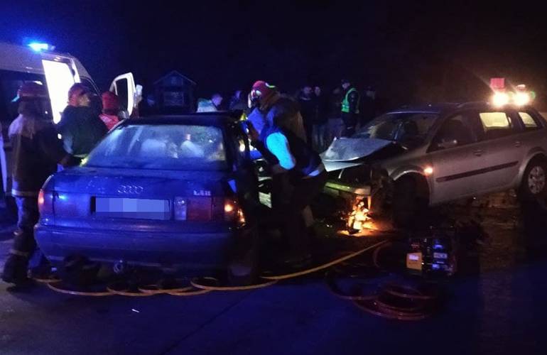 В Житомирской области столкнулись две легковушки: травмированы пассажиры и водитель