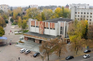 Кінотеатр «Жовтень» хочуть реконструювати: міськрада замовила проєкт за 1 млн грн