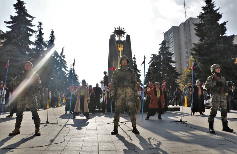 Открытие памятника в Житомире и смертельная авария: дайджест новостей за выходные