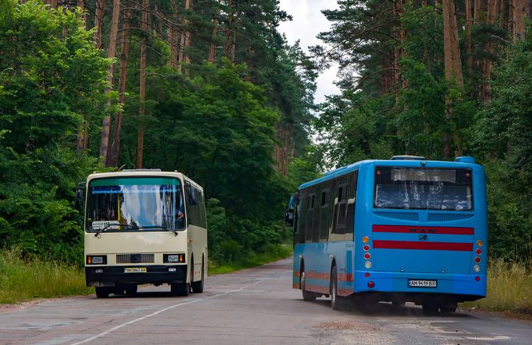 На пригородных автобусах Житомира подняли стоимость проезда. Перевозчик говорит, что другого выхода нет