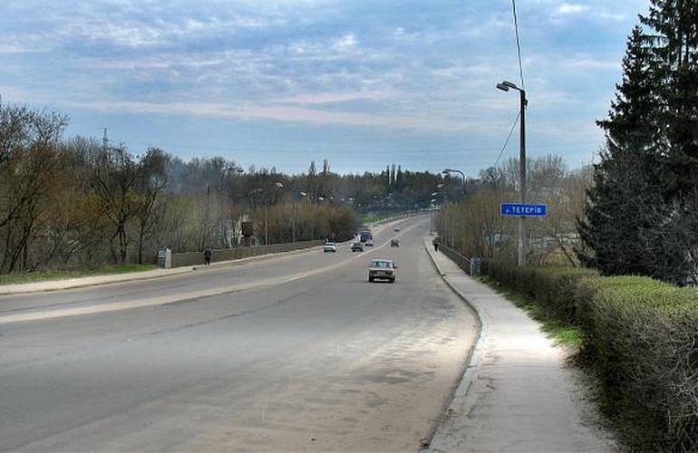 Нелепая шутка: полиция разыскала мужчину, который «заминировал» мост в Житомире