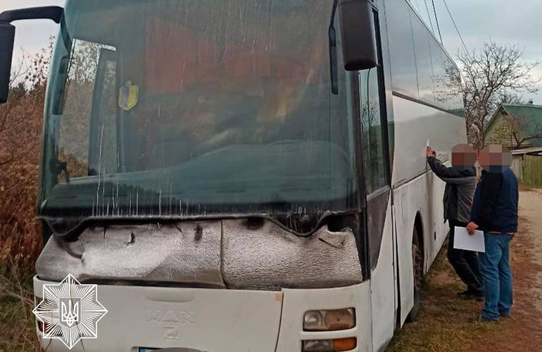 В Житомире со стоянки угнали автобус: его разыскали в пригороде. ФОТО