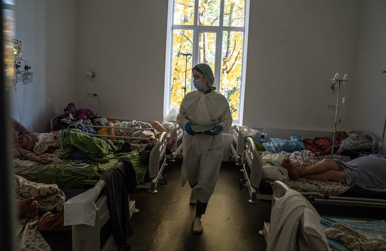 Половину всех коек в Житомирской городской больнице №1 отдали ковид-больным. ВИДЕО