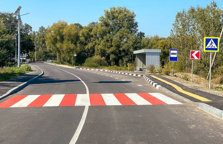 Глава Житомирской ОГА похвастался ремонтом 5 км дороги в Романовской громаде. ФОТО