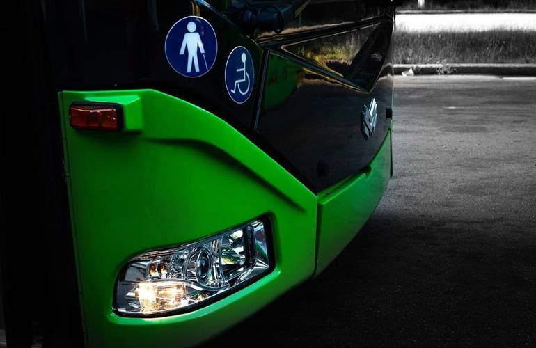 В Житомире водитель троллейбуса устроил двойное ДТП. ФОТО