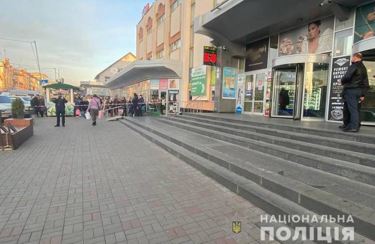 В торговых центрах Житомира второй день подряд ищут взрывчатку