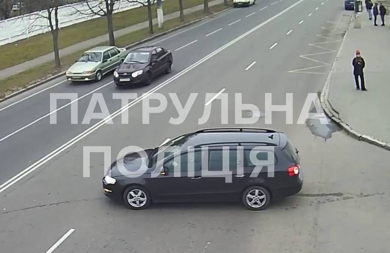 Камеры наблюдения зафиксировали столкновение двух авто на улице Чудновской. ВИДЕО