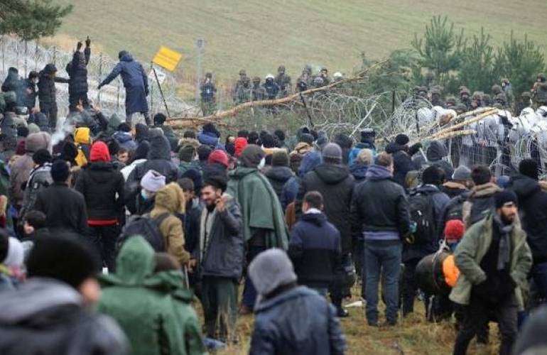 Мигранты из Беларуси могут прорваться в Украину: на севере Житомирской области усиливают границу
