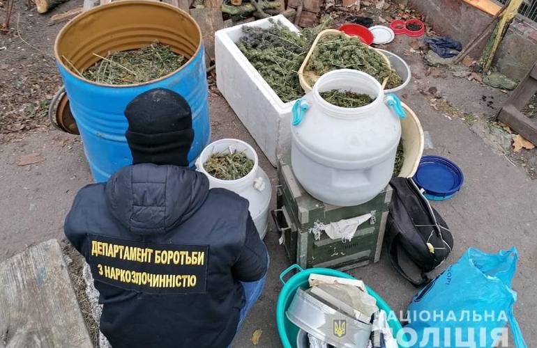 Полиция изъяла у жителей Житомирщины 30 кг конопли стоимостью миллион гривен. ВИДЕО