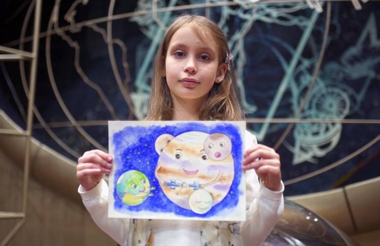 Рисунок 8-летней житомирянки украсит ракету, которую запустят в космос в 2023 году. ФОТО